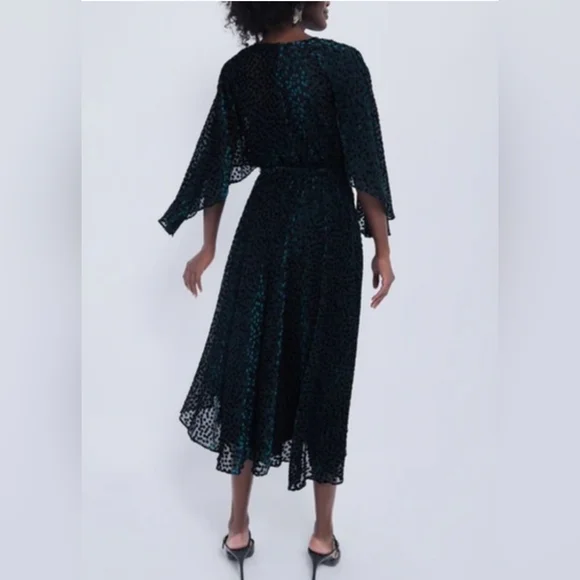 green emerald velvet dress Tuckernuck Green Velvet Mayson Dress Green Velvet / 14 main image 1